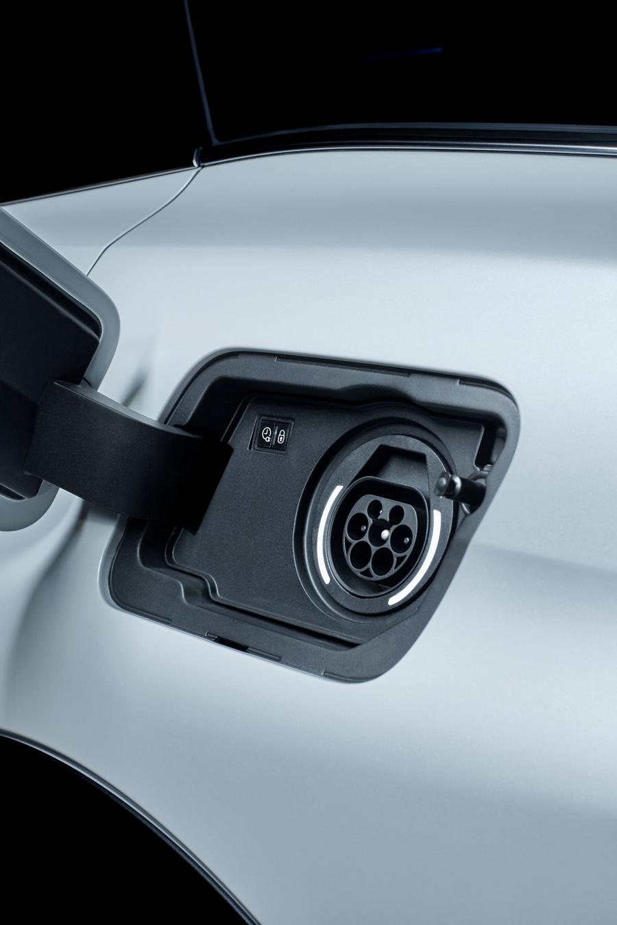 Детали экстерьера Peugeot 3008 GT HYBRID4 2019 года  (WW) (фото 3 из 40)